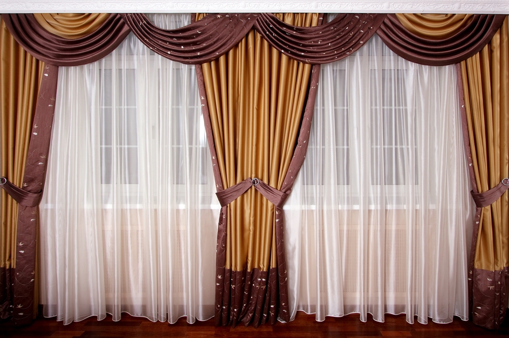 Tails Curtains Accessoriers, How To Make Swag Curtains For Living Room